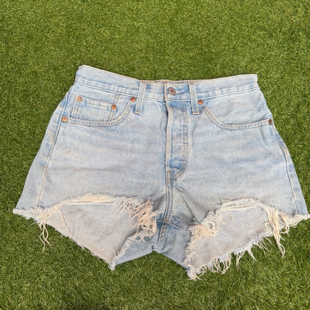 Levis Premium 501 Original Shorts Light Wash Distressed Cut Off Denim W27